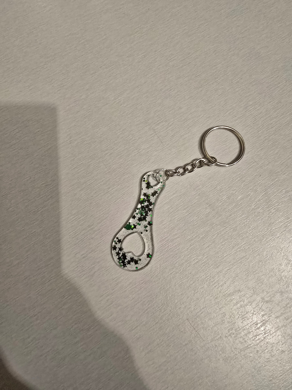 Hangefertigte Einkaufswagenlöser aus Epoxidharz