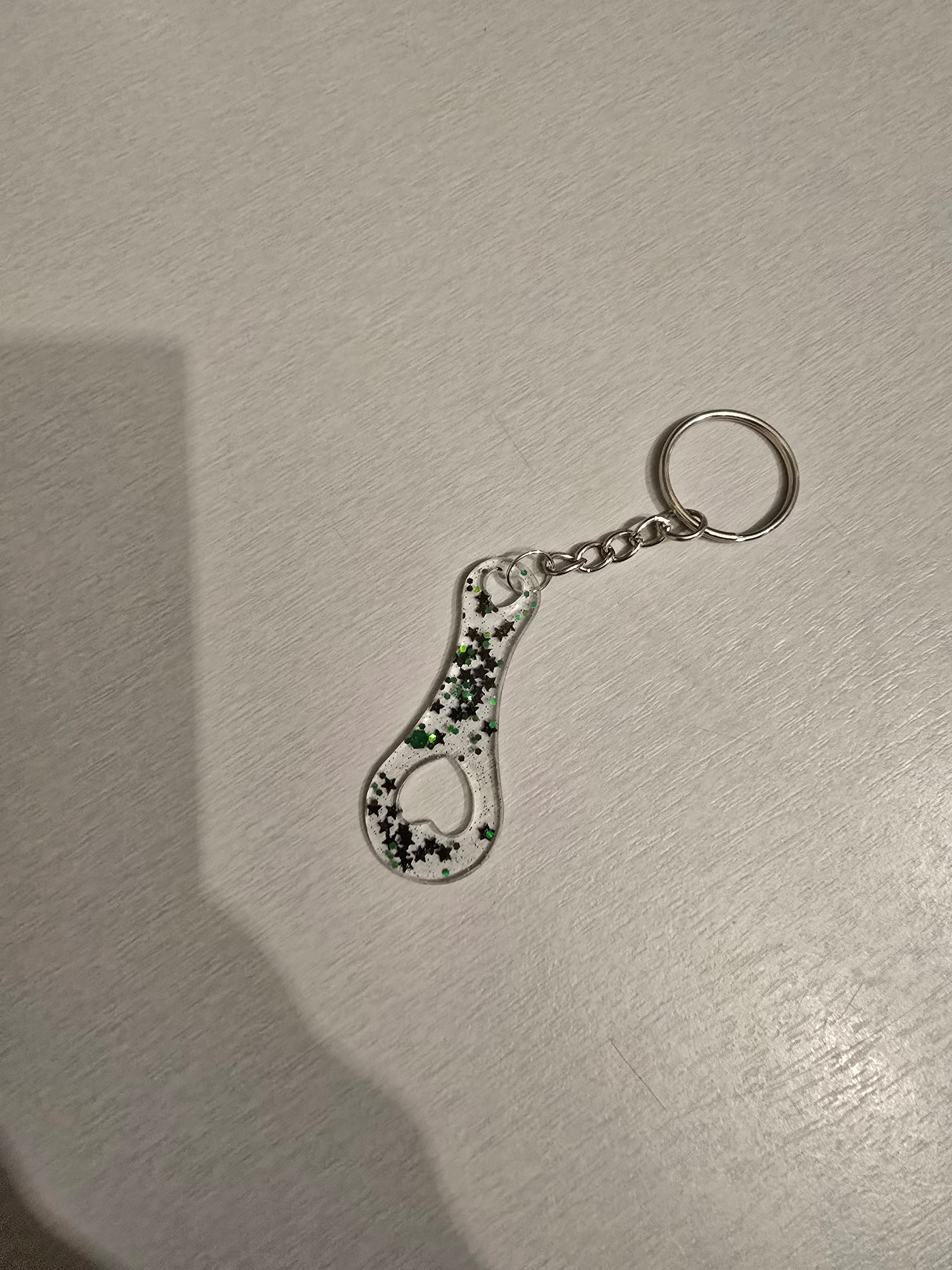 Hangefertigte Einkaufswagenlöser aus Epoxidharz