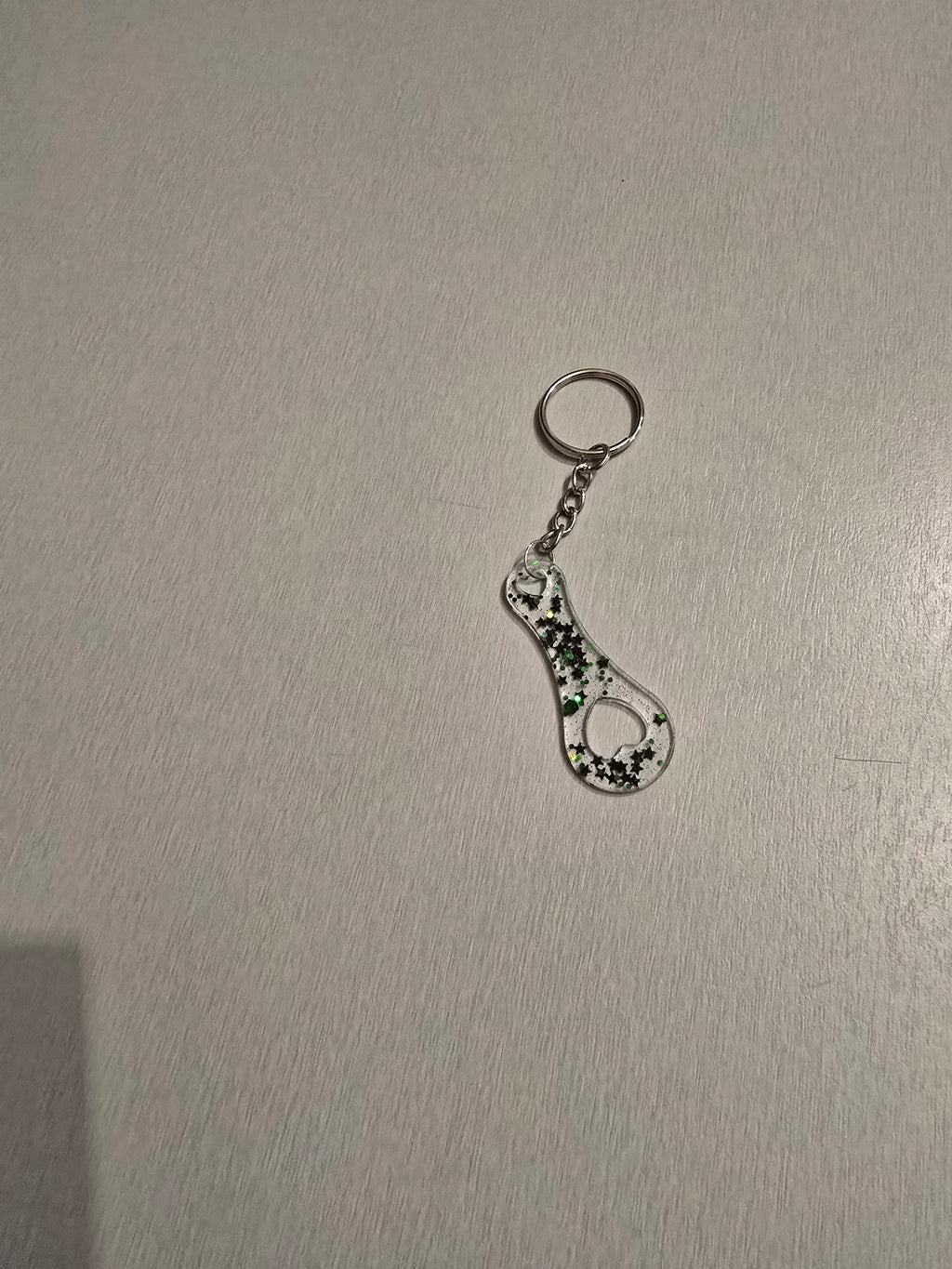 Hangefertigte Einkaufswagenlöser aus Epoxidharz