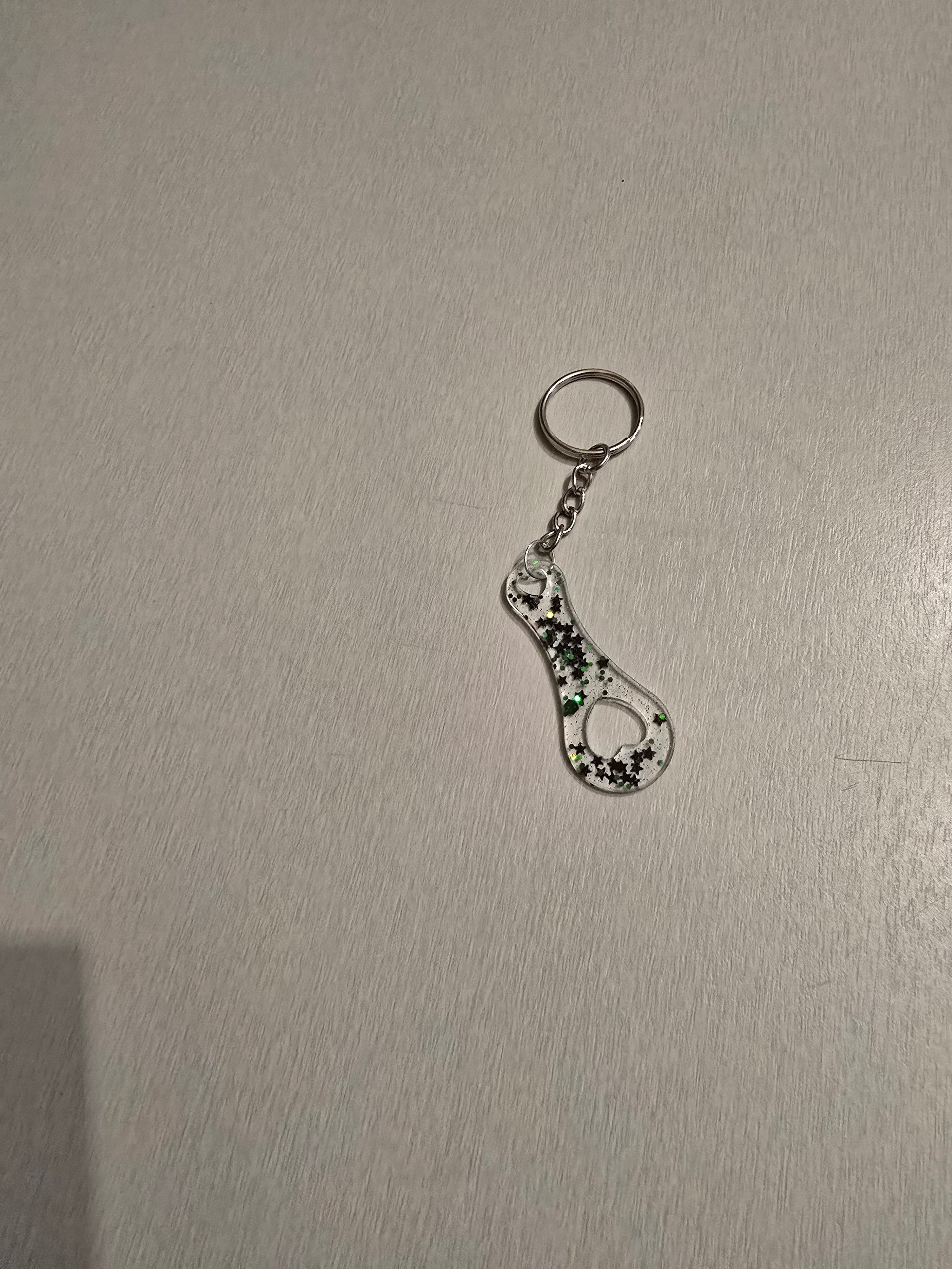 Hangefertigte Einkaufswagenlöser aus Epoxidharz