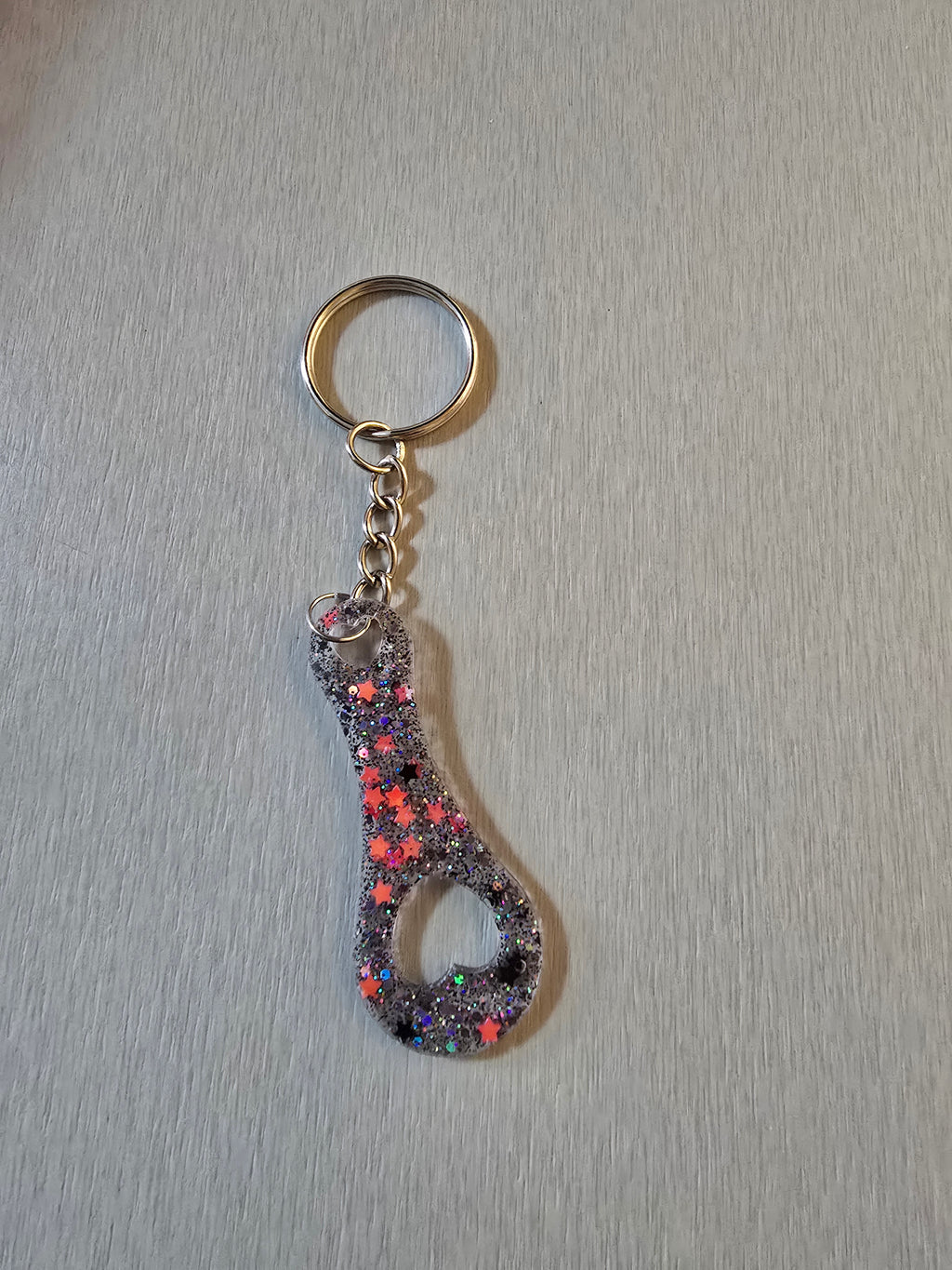 Hangefertigte Einkaufswagenlöser aus Epoxidharz