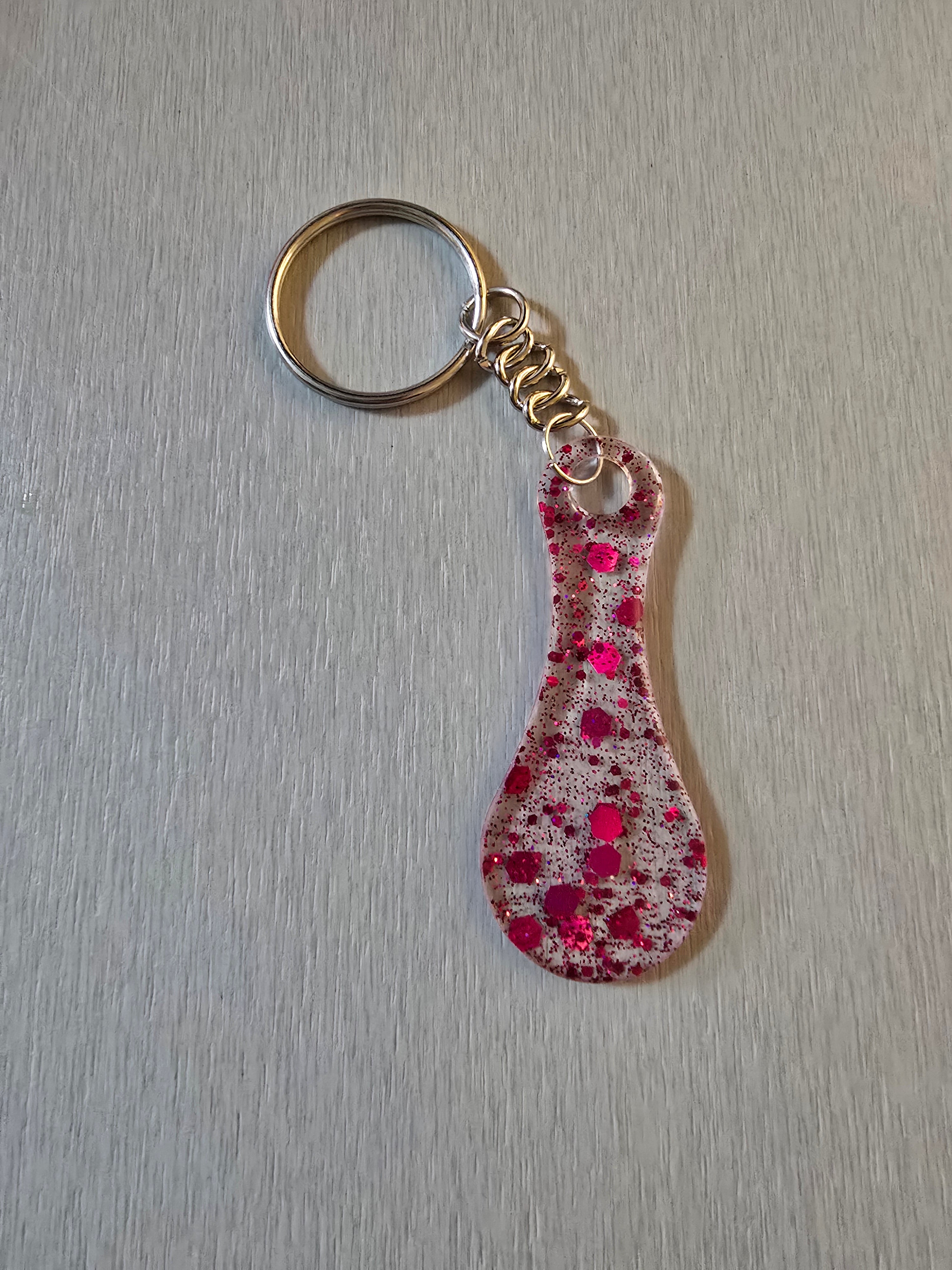 Hangefertigte Einkaufswagenlöser aus Epoxidharz