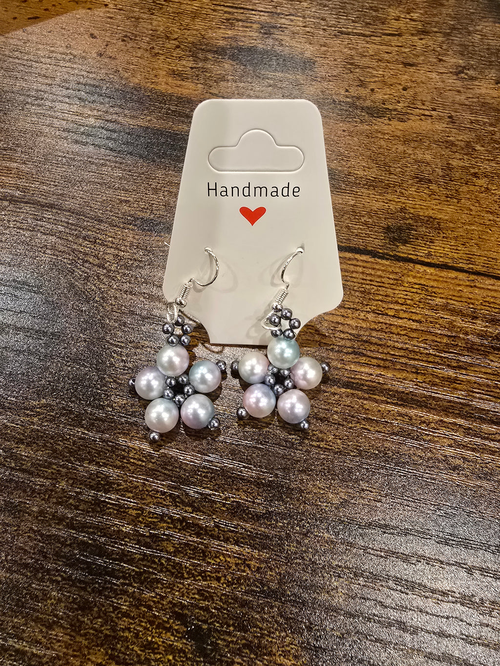 Handgefertigte Perlenohrringe