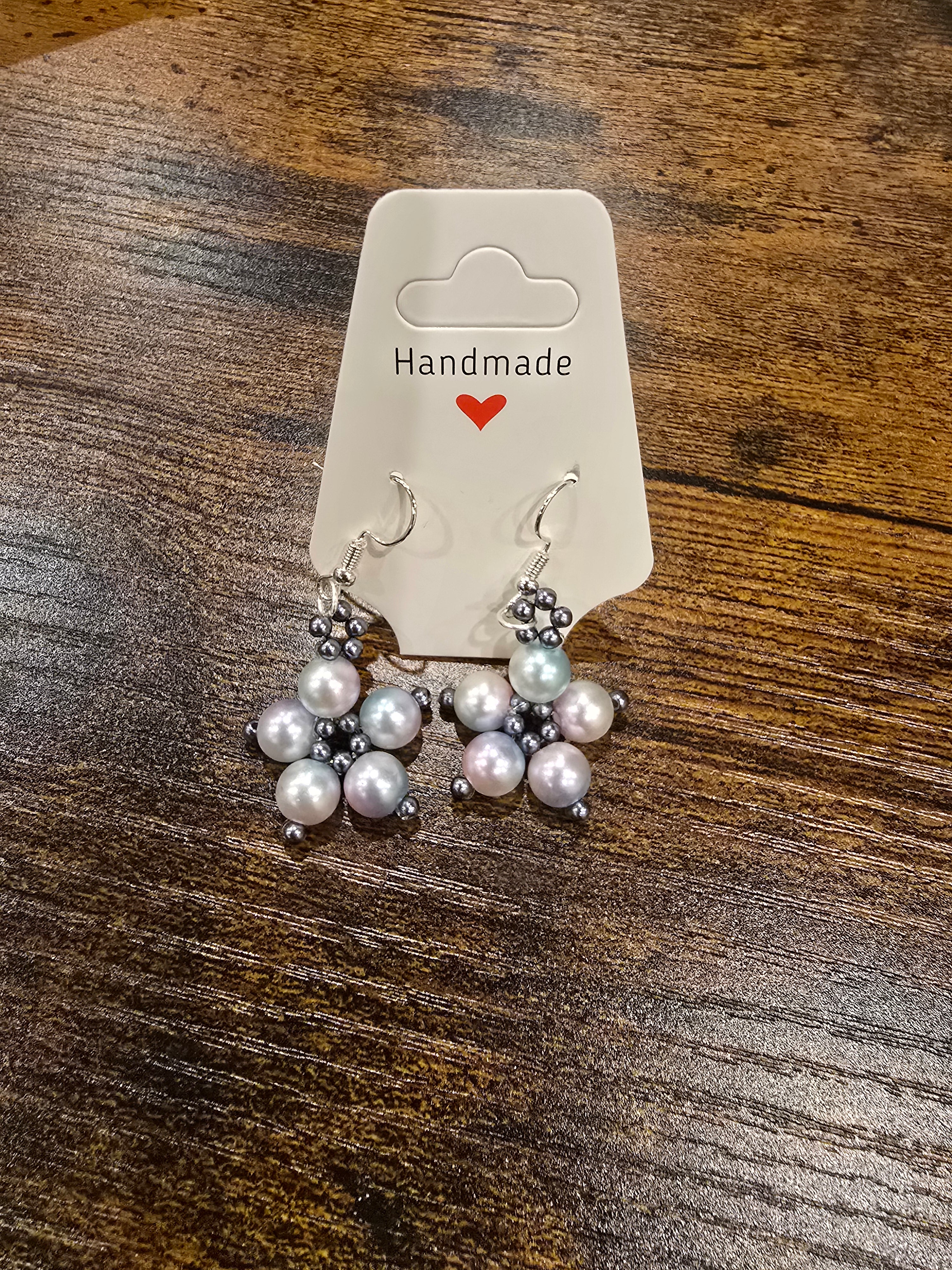 Handgefertigte Perlenohrringe