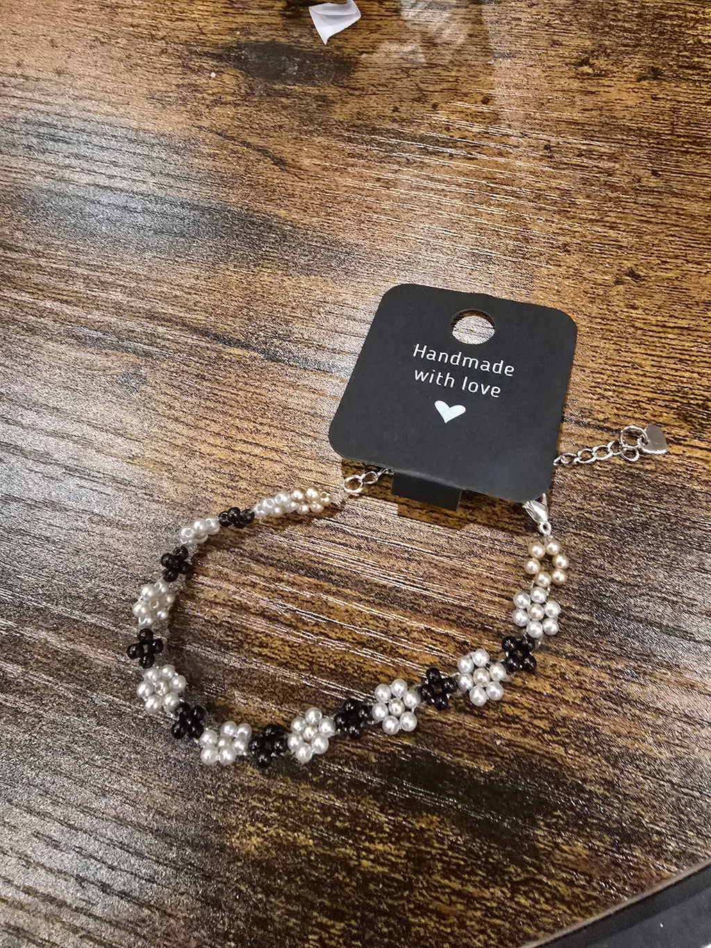 Handgefertigte Perlenarmbänder