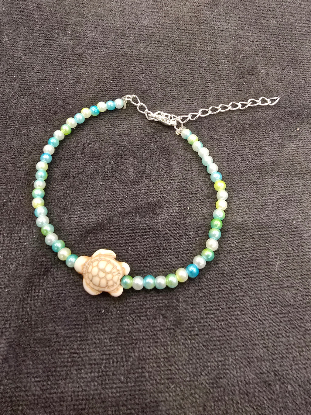 Handgefertigte Perlenarmbänder